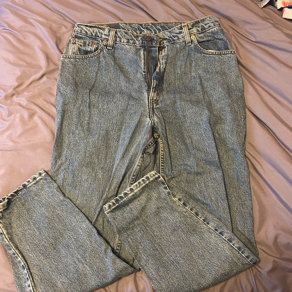 Levi’s 550 light wash jeans